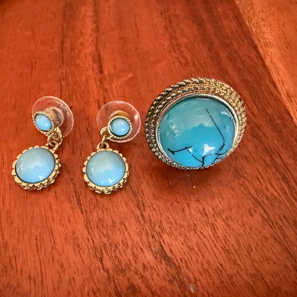 Ann Taylor Vintage Blue Set - 2 necklaces, 2 sets of earrings, 1 ring - Picture 5 of 8